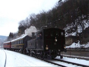 [Eine Fahrt mit dem Dampfzug ist auch im Winter ein spannendes Erlebnis.]
